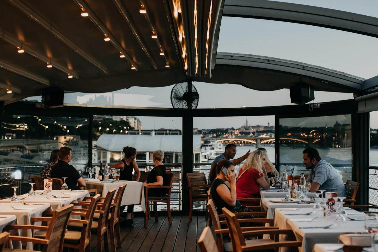 Vogue Boat Apartments Budapest Bagian luar foto